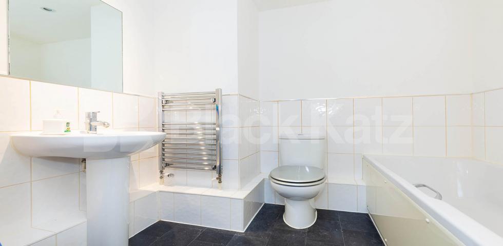 			2 Bedroom, 2 bath, 1 reception Apartment			 Green Lanes, Palmers Green